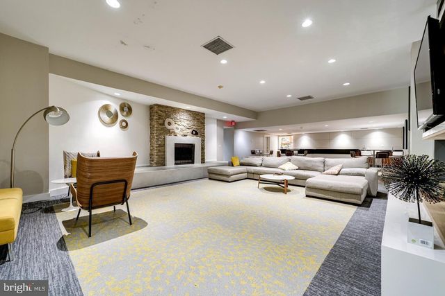75 S REYNOLDS ST #101, Alexandria, VA 22304