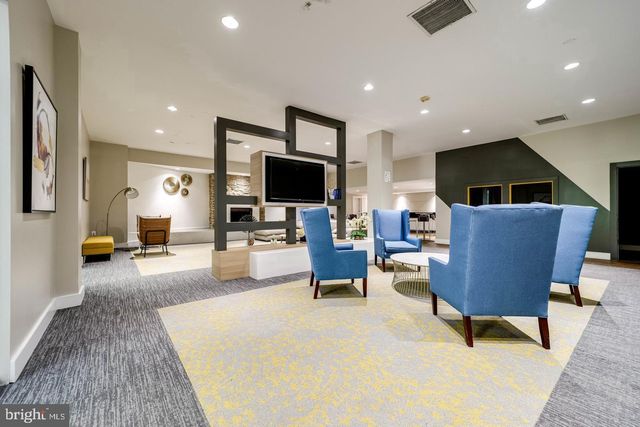 75 S REYNOLDS ST #101, Alexandria, VA 22304