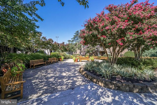 75 S REYNOLDS ST #101, Alexandria, VA 22304
