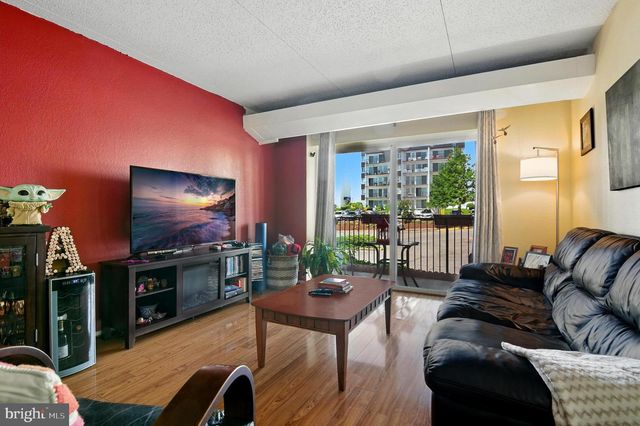 75 S REYNOLDS ST #101, Alexandria, VA 22304