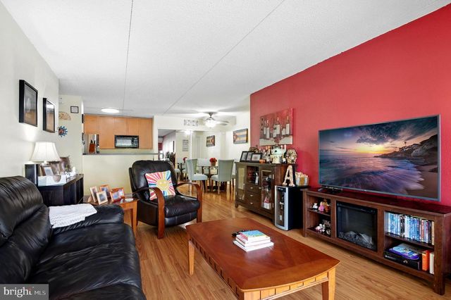 75 S REYNOLDS ST #101, Alexandria, VA 22304
