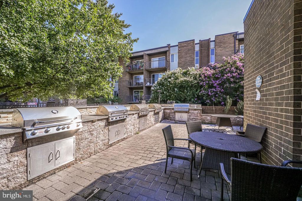 75 S REYNOLDS ST #101, Alexandria, VA 22304