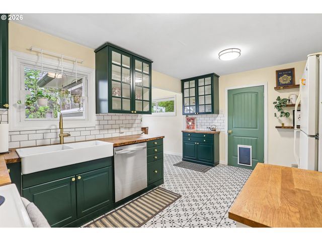 6038 Se 124TH Ave, Portland, OR 97236