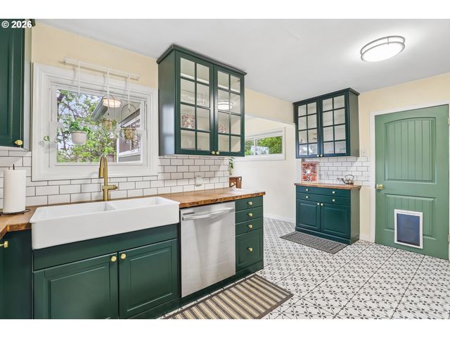 6038 Se 124TH Ave, Portland, OR 97236