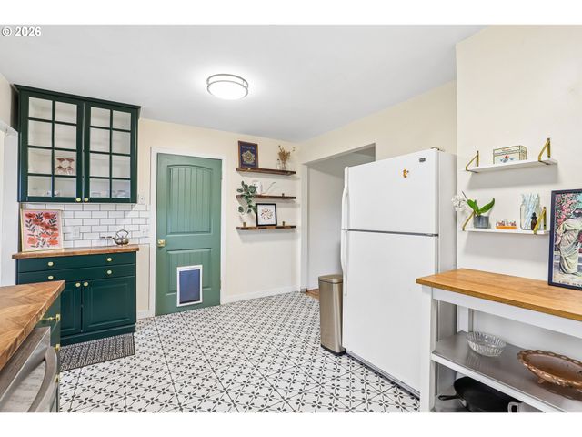 6038 Se 124TH Ave, Portland, OR 97236