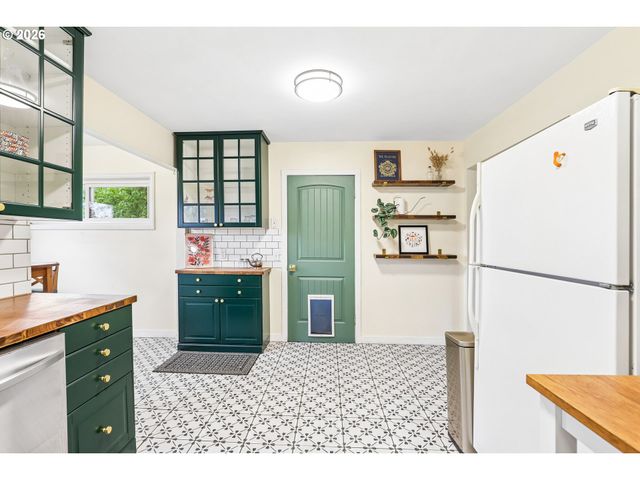 6038 Se 124TH Ave, Portland, OR 97236