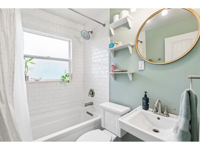 6038 Se 124TH Ave, Portland, OR 97236