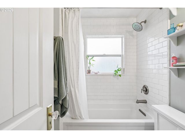 6038 Se 124TH Ave, Portland, OR 97236