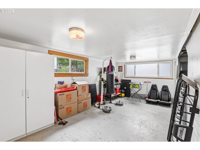 6038 Se 124TH Ave, Portland, OR 97236