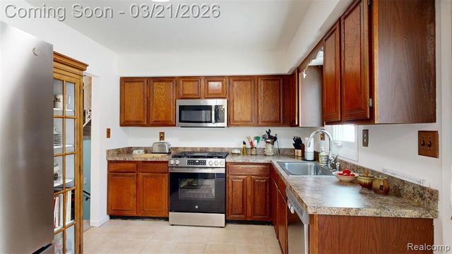 2202 Cook Court, Troy, MI 48083
