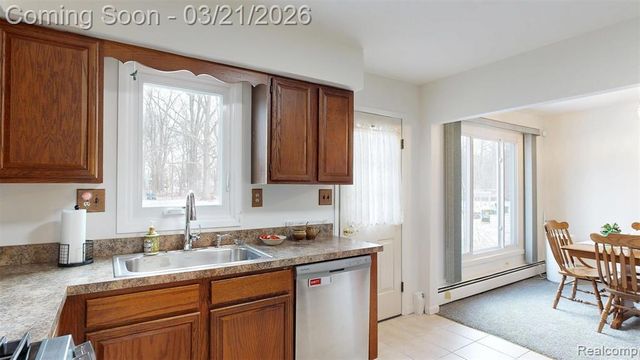 2202 Cook Court, Troy, MI 48083