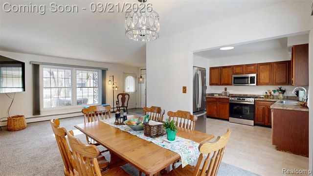 2202 Cook Court, Troy, MI 48083