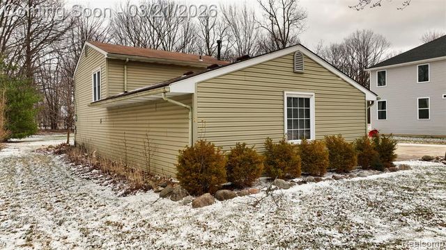 2202 Cook Court, Troy, MI 48083