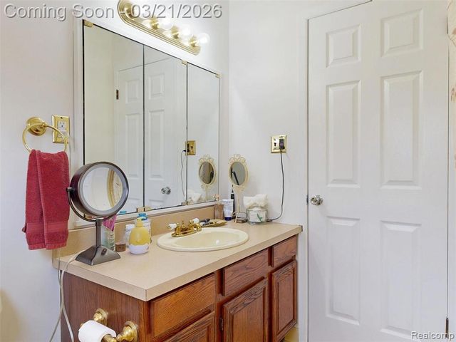 2202 Cook Court, Troy, MI 48083