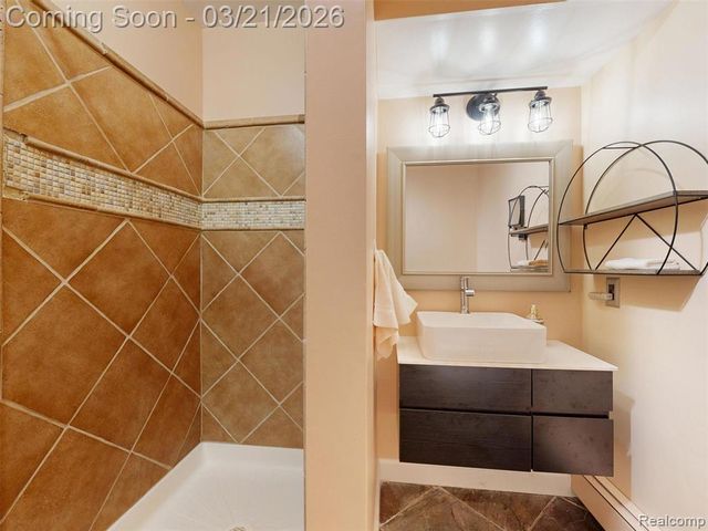 2202 Cook Court, Troy, MI 48083