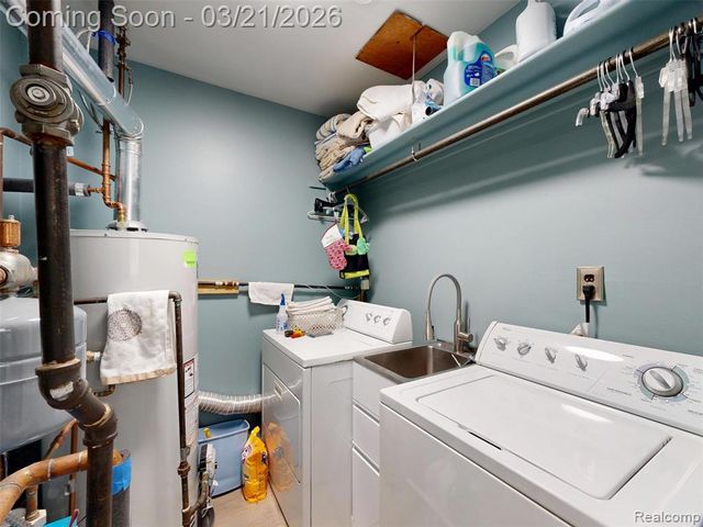 2202 Cook Court, Troy, MI 48083