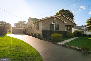 8 MCCARTHY AVE, Langhorne, PA 19047