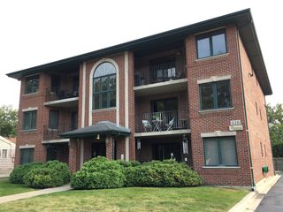 616 E 5th Avenue 201, Naperville, IL 60563