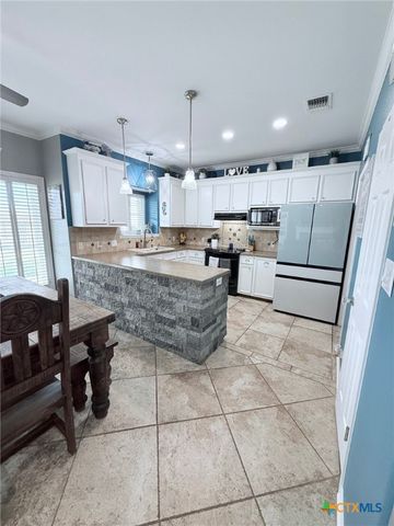 111 Belmoor Lane, Victoria, TX 77904