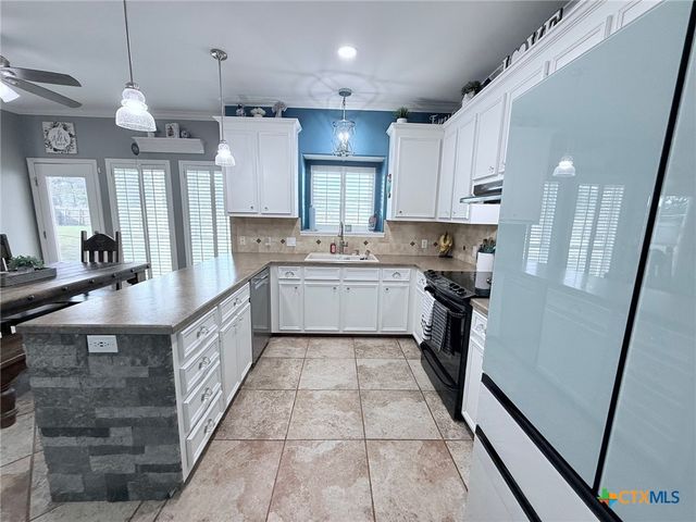 111 Belmoor Lane, Victoria, TX 77904