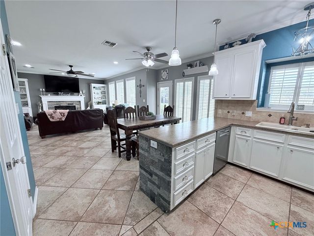 111 Belmoor Lane, Victoria, TX 77904