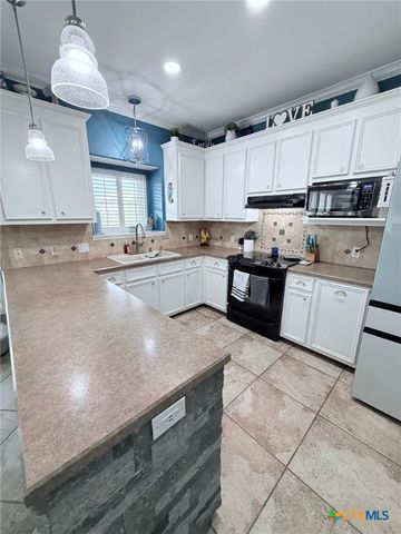 111 Belmoor Lane, Victoria, TX 77904