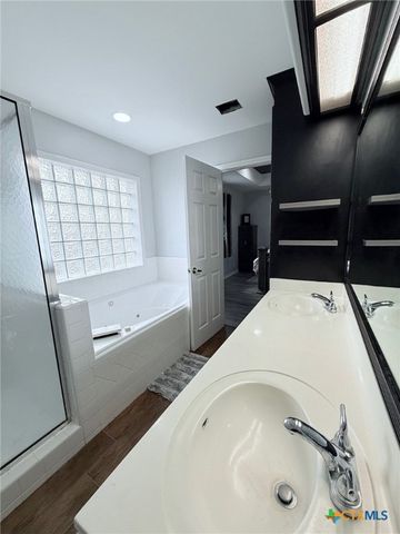 111 Belmoor Lane, Victoria, TX 77904