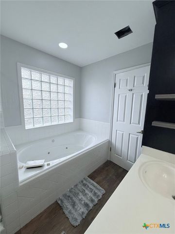 111 Belmoor Lane, Victoria, TX 77904