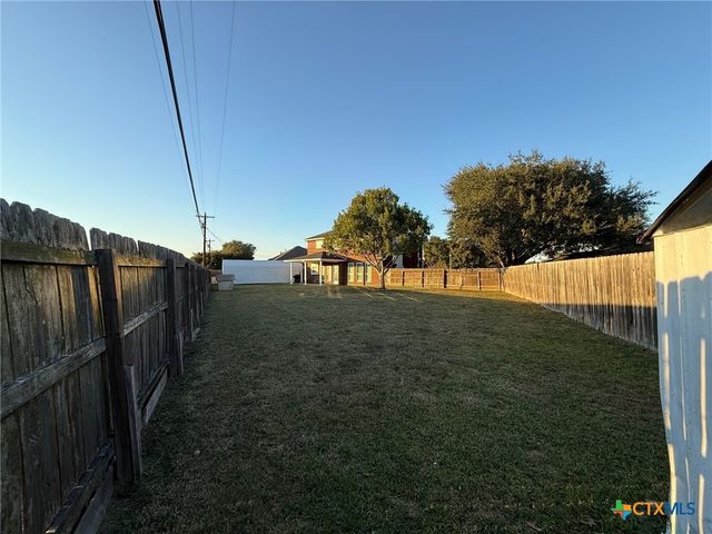 111 Belmoor Lane, Victoria, TX 77904