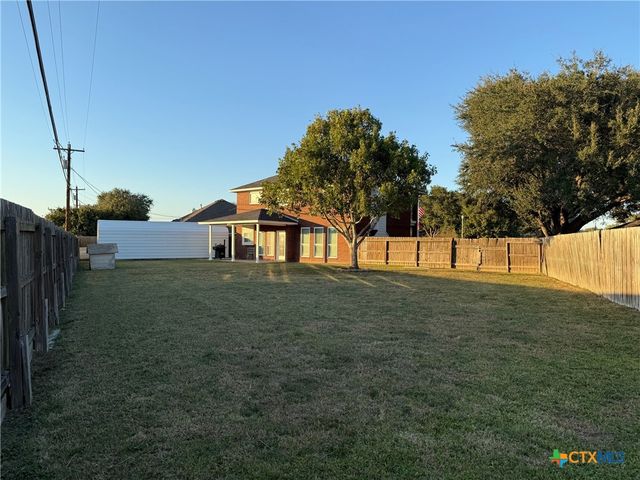 111 Belmoor Lane, Victoria, TX 77904