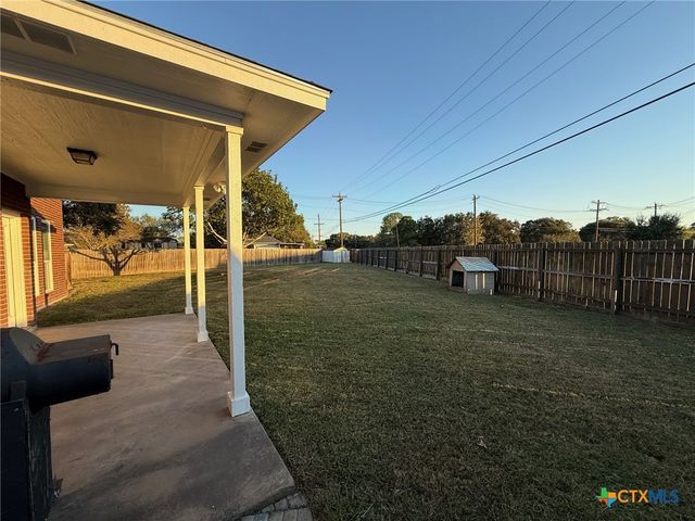 111 Belmoor Lane, Victoria, TX 77904