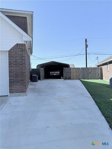 111 Belmoor Lane, Victoria, TX 77904