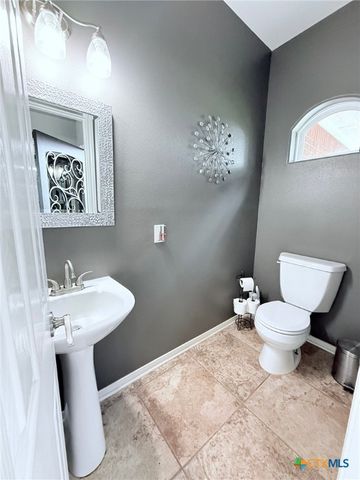 111 Belmoor Lane, Victoria, TX 77904