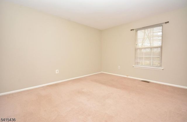 55 Canterbury Cir, Franklin Twp., NJ 08873