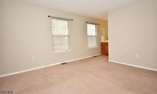 55 Canterbury Cir, Franklin Twp., NJ 08873