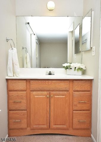 55 Canterbury Cir, Franklin Twp., NJ 08873