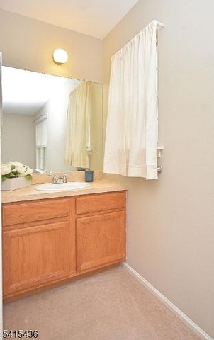 55 Canterbury Cir, Franklin Twp., NJ 08873