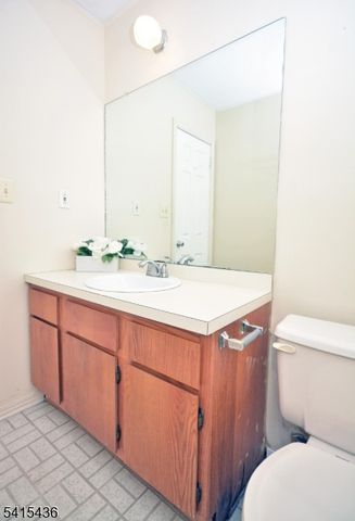 55 Canterbury Cir, Franklin Twp., NJ 08873