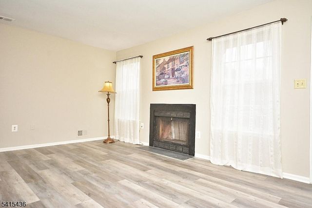 55 Canterbury Cir, Franklin Twp., NJ 08873