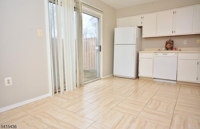 55 Canterbury Cir, Franklin Twp., NJ 08873