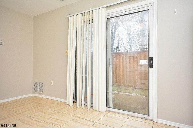 55 Canterbury Cir, Franklin Twp., NJ 08873