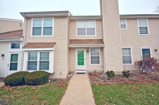 55 Canterbury Cir, Franklin Twp., NJ 08873