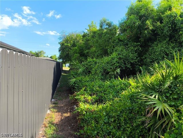 2904 3rd ST W, Lehigh Acres, FL 33971