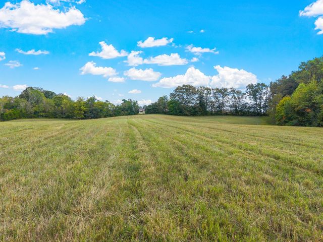 3 Pace Rd, Clarksville, TN 37043