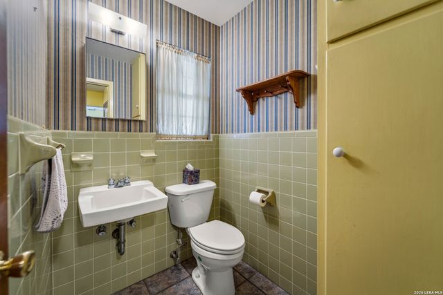 25 Labus Ln, Floresville, TX 78114