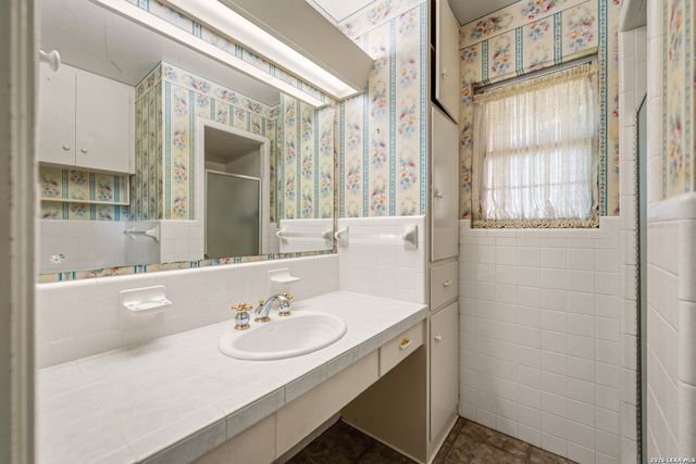 25 Labus Ln, Floresville, TX 78114