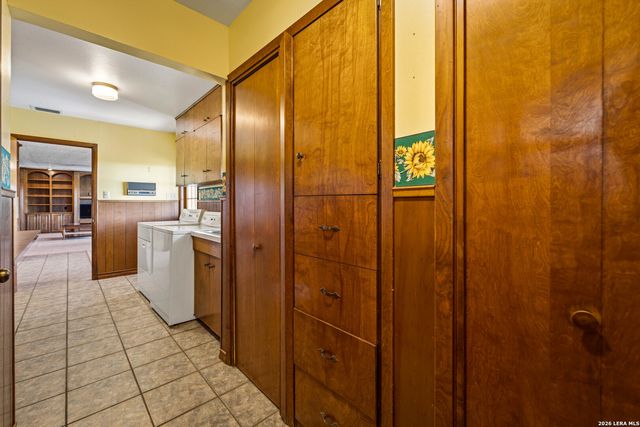 25 Labus Ln, Floresville, TX 78114