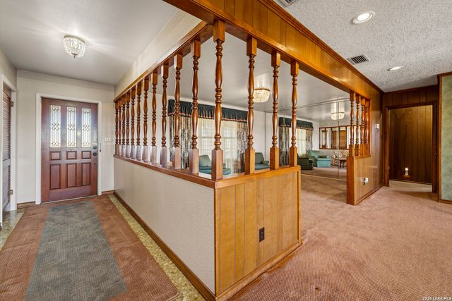 25 Labus Ln, Floresville, TX 78114