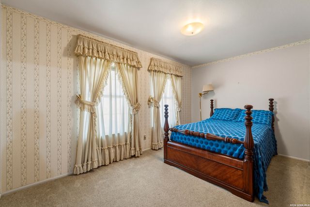 25 Labus Ln, Floresville, TX 78114