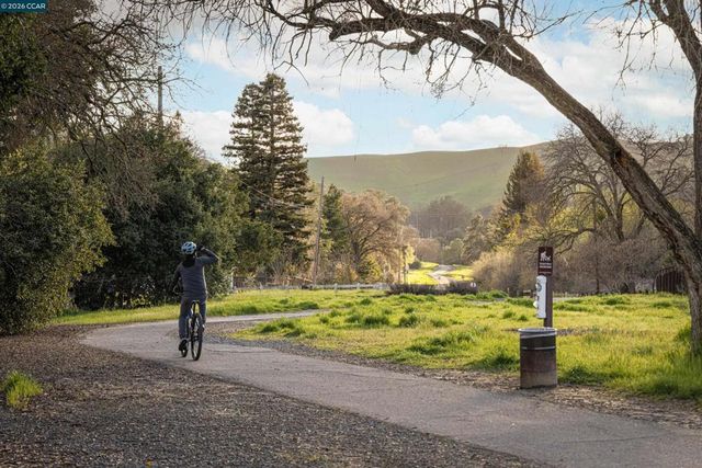 2080 2080 Essenay Ave, Walnut Creek, CA 94597